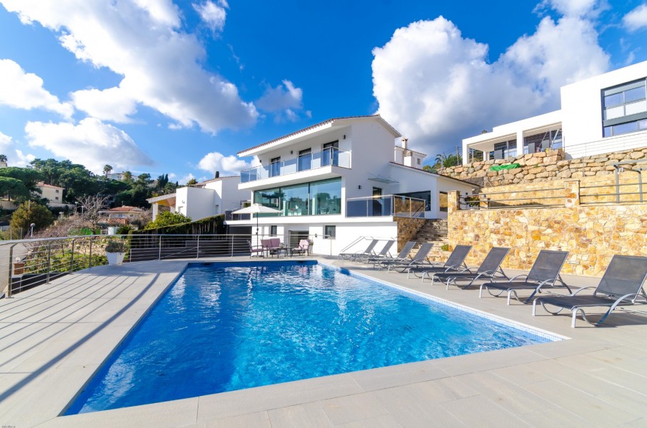 Pourquoi louer une villa ou maison de vacances à Lloret del Mar ?