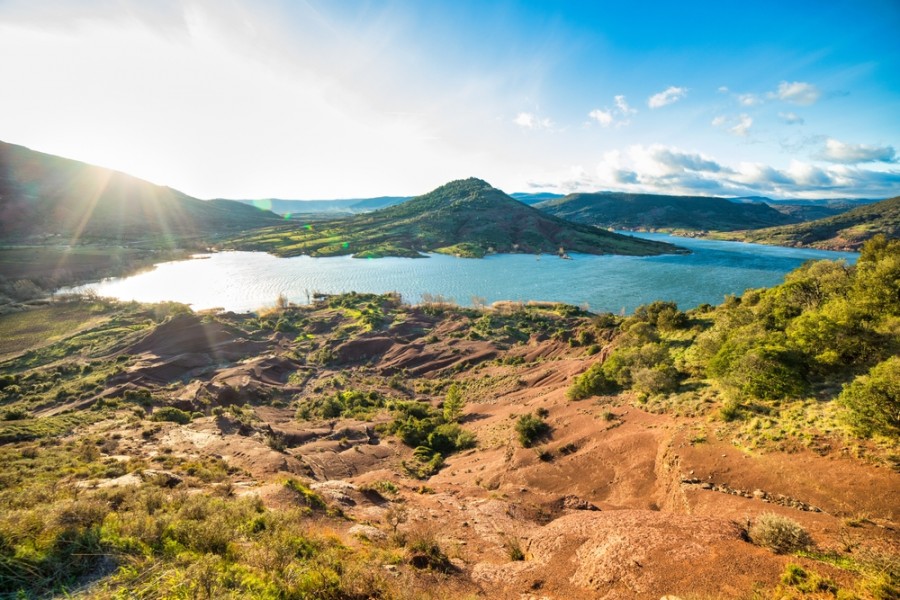 Le lac du Salagou est-il l'endroit idéal pour une sortie nature ?