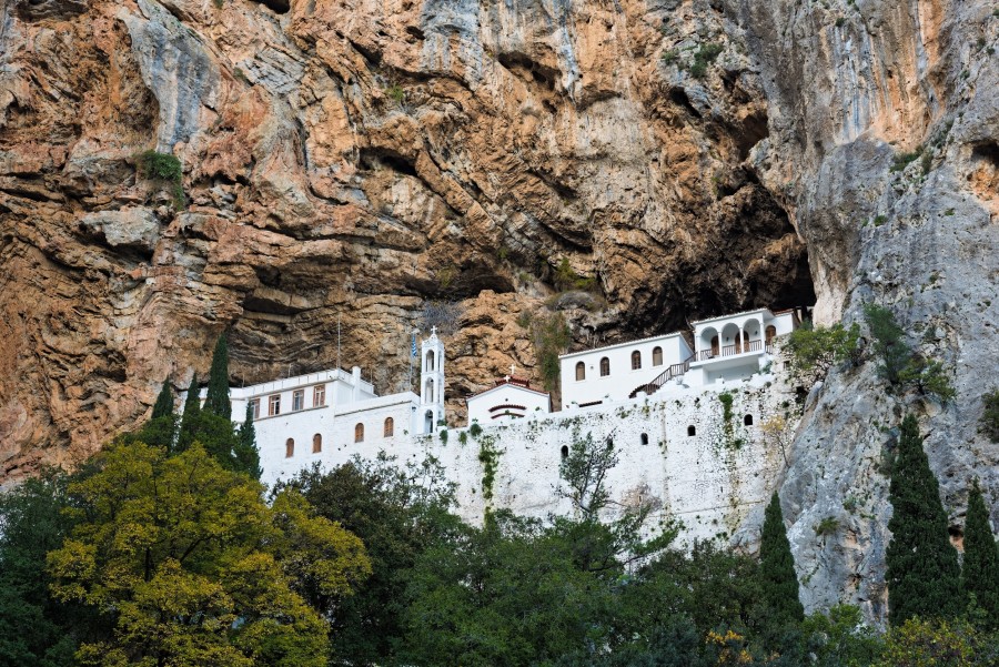 Quelle est la signification religieuse du monastère d'Ostrog ?