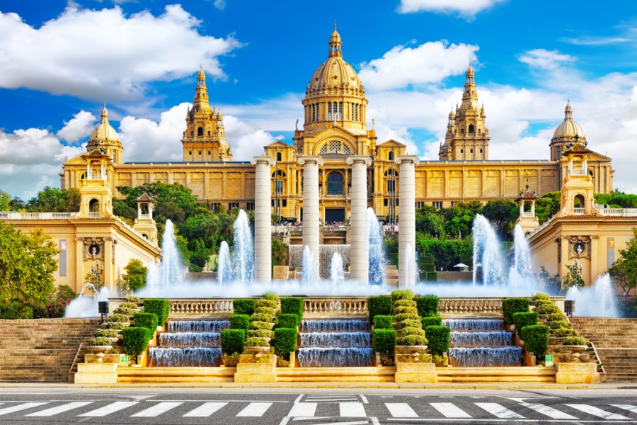 Quels sont les monuments à ne pas manquer lors d'une visite de Barcelone en 2 jours ?