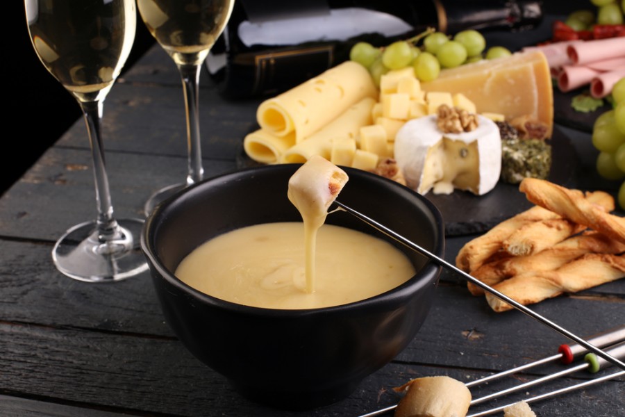 Recette fondue savoyarde traditionnelle : comment surprendre ses invités ?